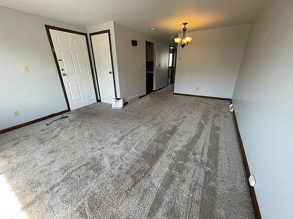 3rd image of 273 Rosemont Ave