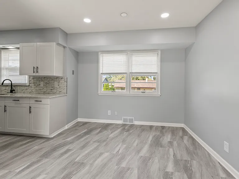 11214 Leavenworth St — Photo 7