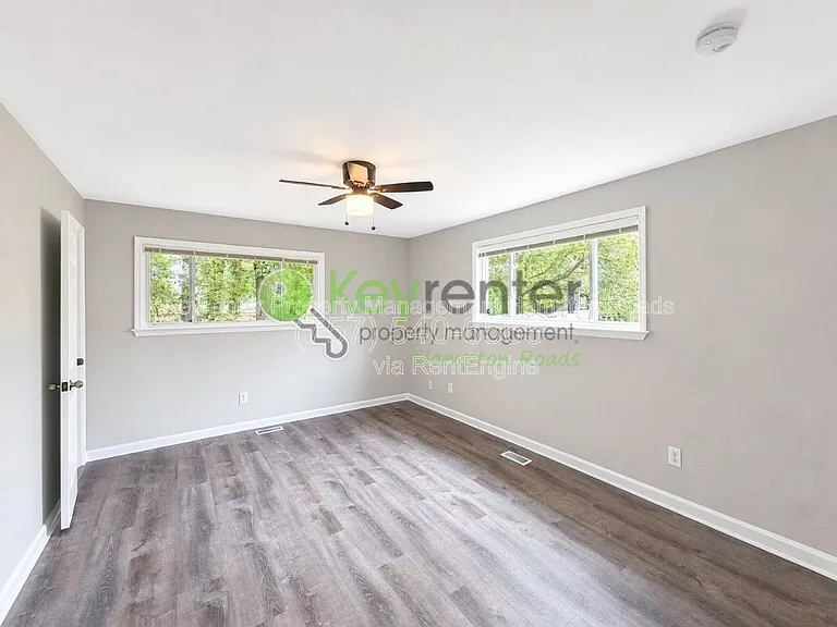 543 McLean St — Photo 22