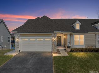 224 Stony Lake Dr, Oxford, MI