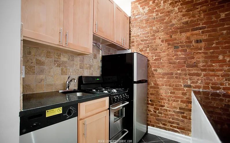 2nd image of 310 E 85th St APT 1C
