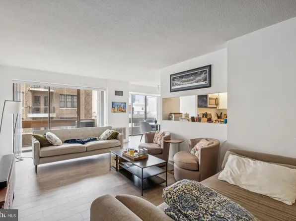 1326 Spruce St APT 903, Philadelphia, PA 19107