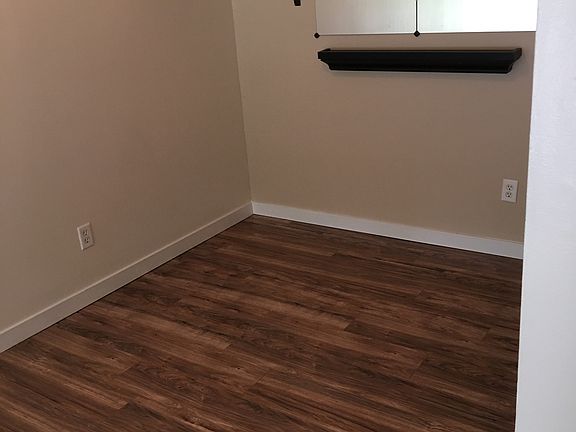 Dining Room w/ Ceiling Fan