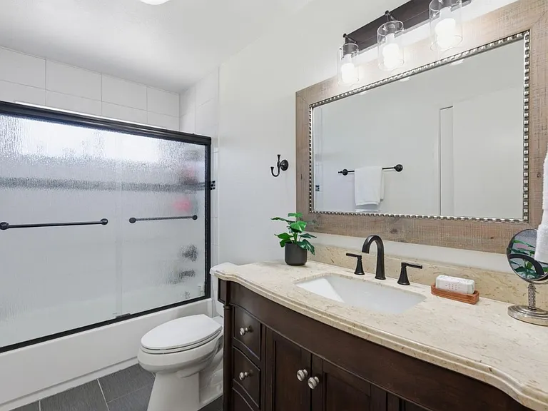 7516 Shady Hollow Dr — Photo 25