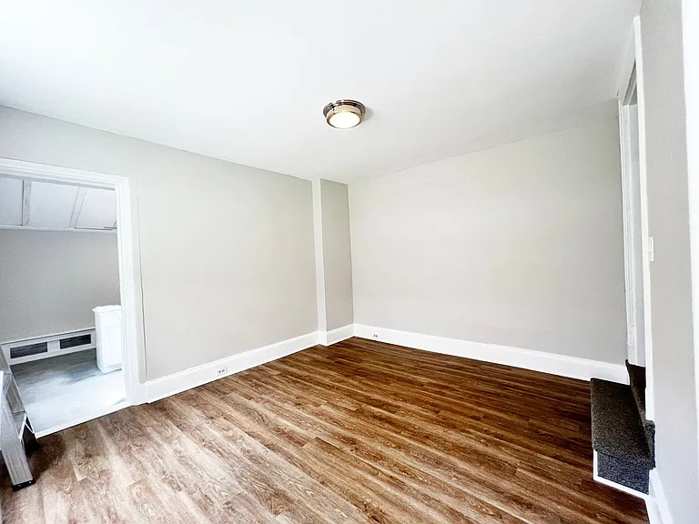 130 E Chestnut St — Photo 22