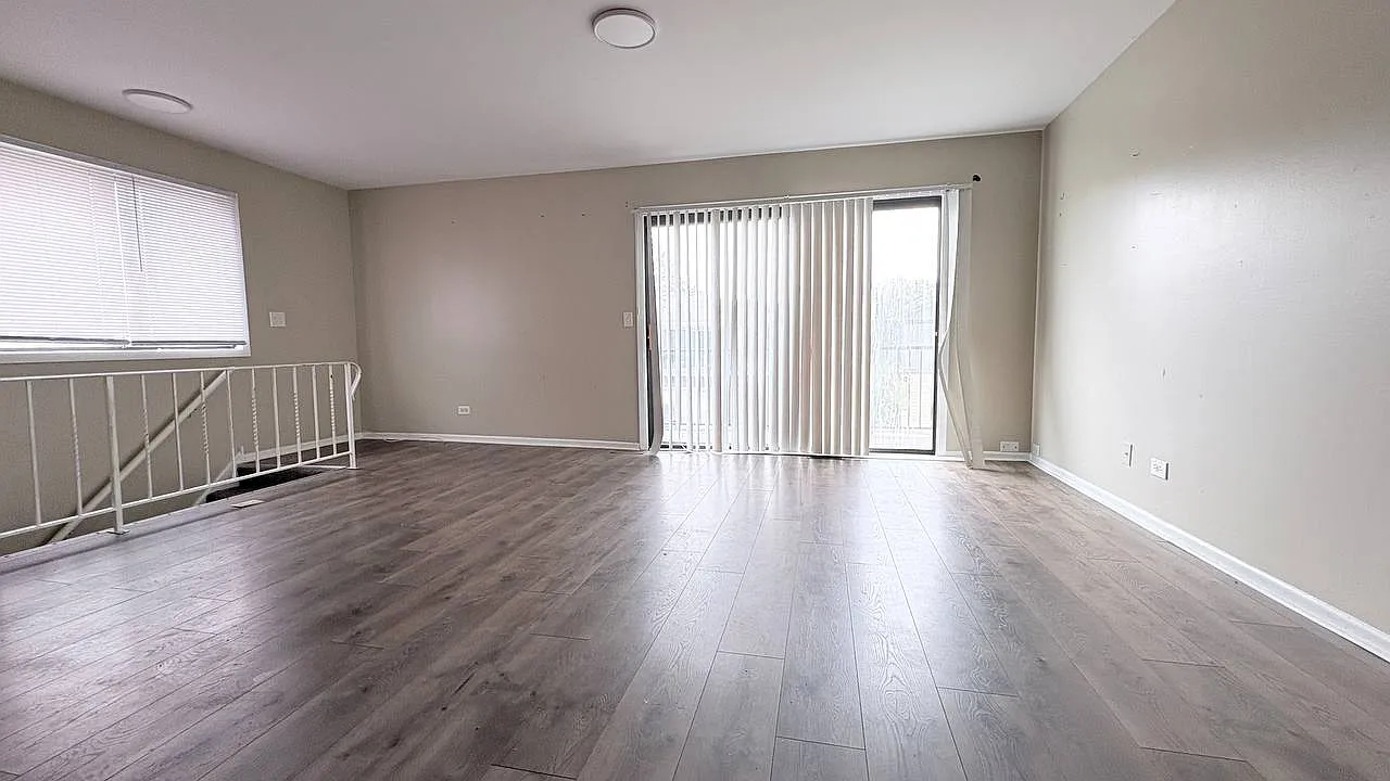 2 bed, 924 sqft, $1,899 — Photo 3