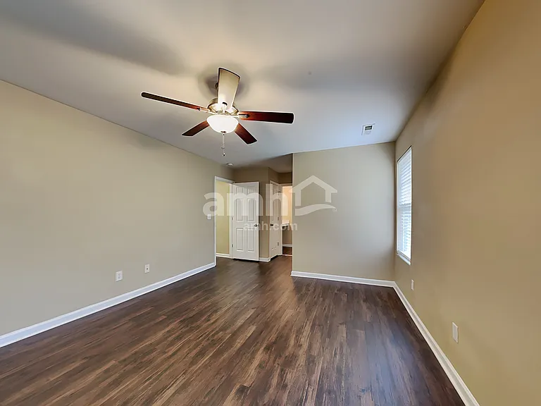 529 Osborne Rd — Photo 9