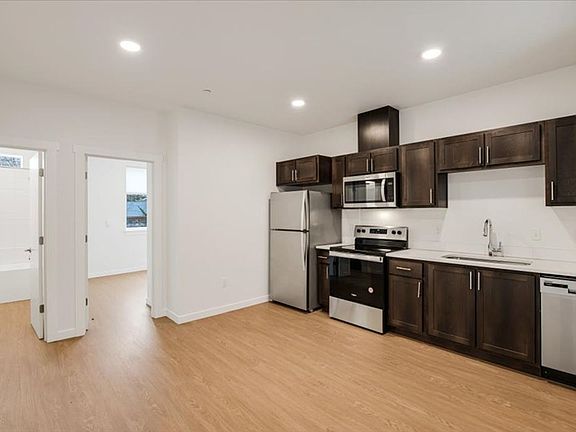 2nd image of 5042 NE Fremont St #2
