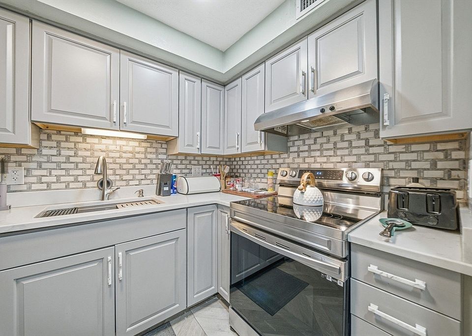 1st image of 502 Oak St APT 9