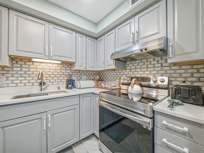 502 Oak St APT 9, Brockton, MA, 02301