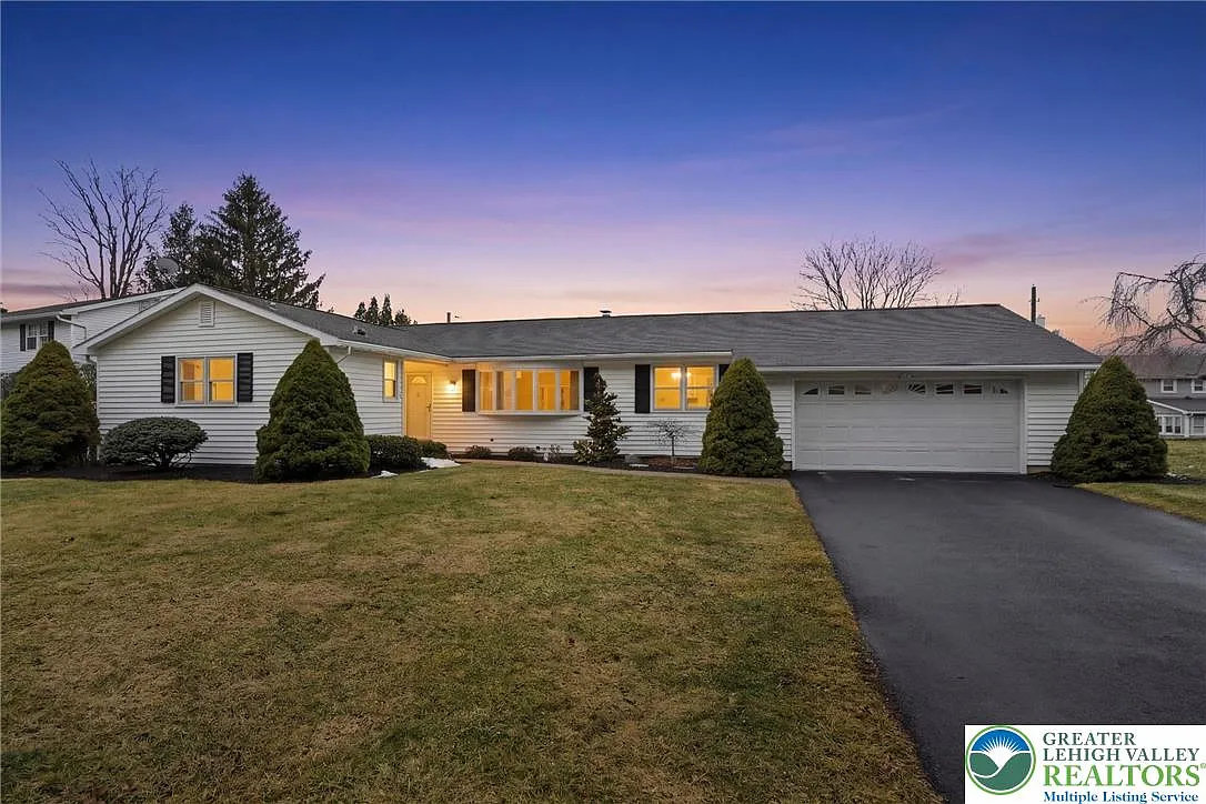 3225 Harmor Ln photo 1
