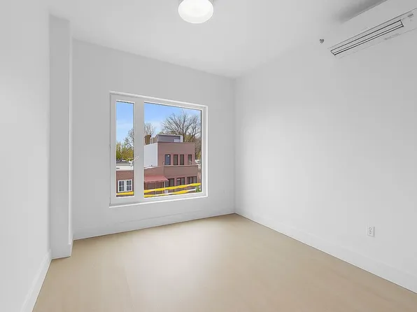 835 Maple Street image 1 of 6