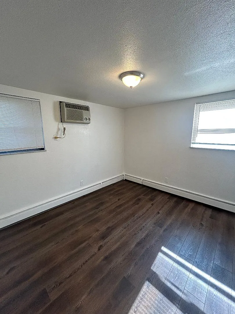 Building Photo - 3318 Camvic Ter #3