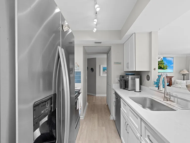 233 NE Edgewater Dr #104 — Photo 10