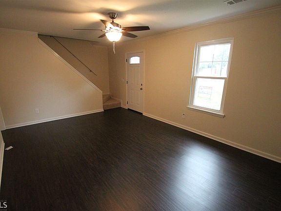 4th image of 110 Woodberry Ct