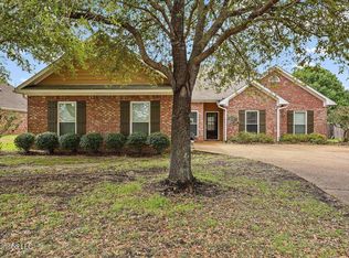 129 Middle Field Dr, Canton, MS 39046