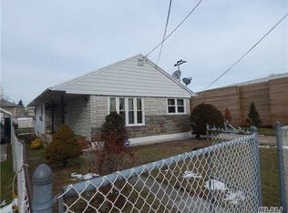 13704 253rd St, Rosedale, NY 11422