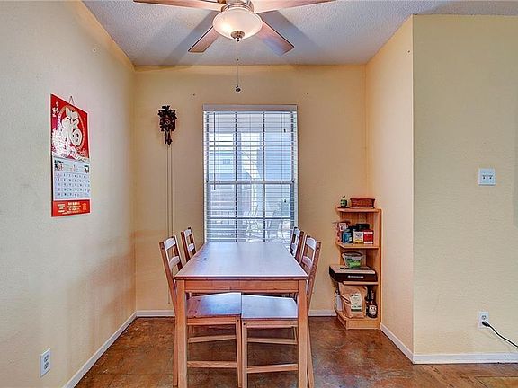 2nd image of 910 Duncan Ln APT 7
