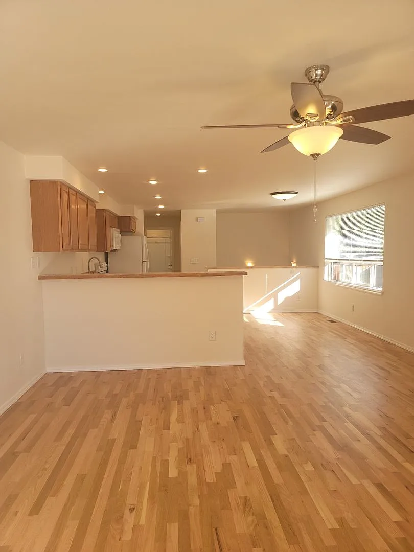 Fully Remodeled 2-Story 3 Bed/2 Bath Townhome/Duplex Available Now For $3300! — Photo 3