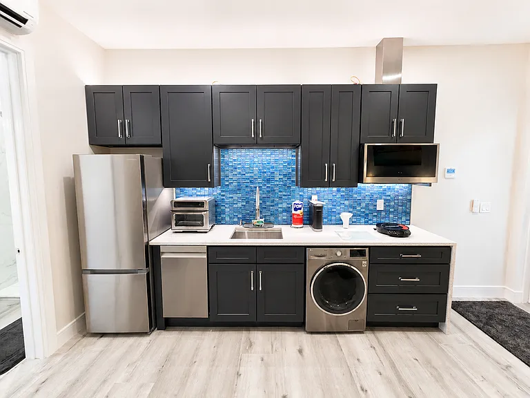 2500 Sunset Ln #1 — Photo 4