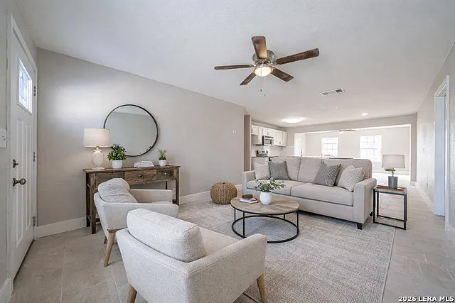 4 bed, 3.0 bath, 1920 sqft, $1,900 — Photo 2