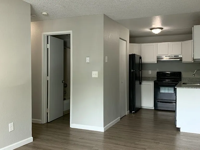 Westwood Apartments — Photo 81