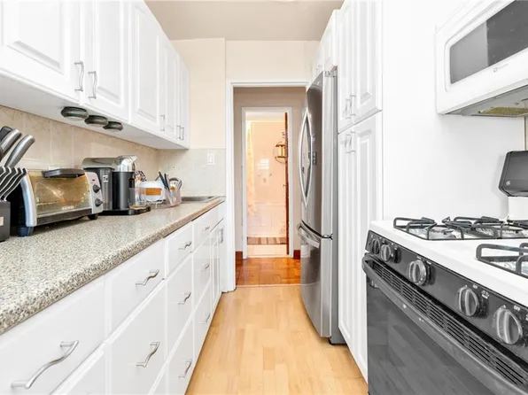 1075 Sheepshead Bay Road image 12 of 23