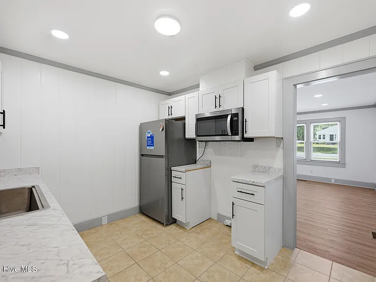 1714 Lucerne Way — Photo 12
