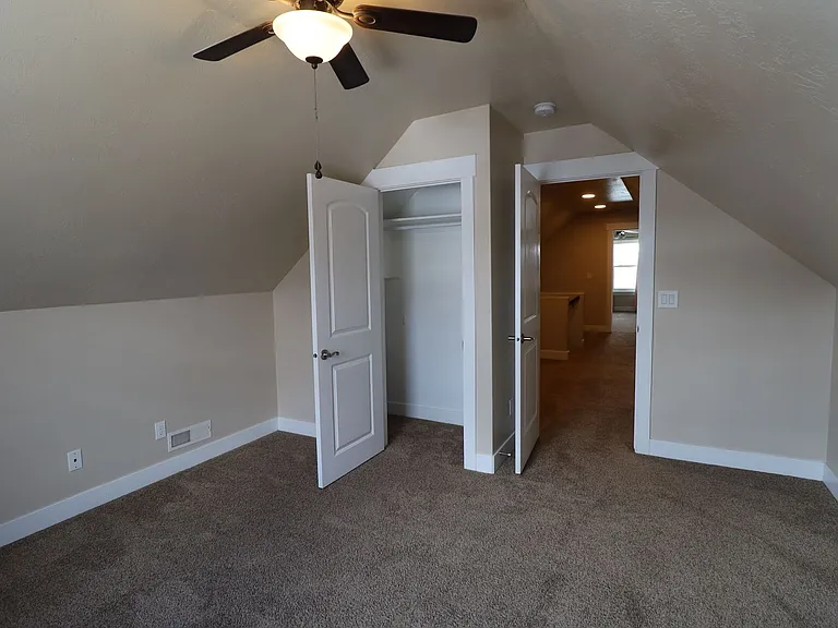 429 N 1340 E — Photo 38