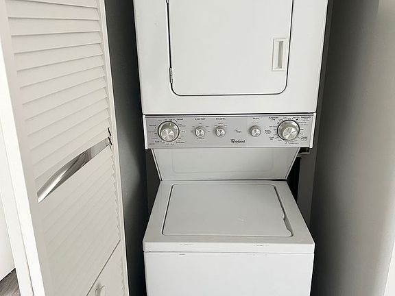 4th image of 1715 11th Ave APT B