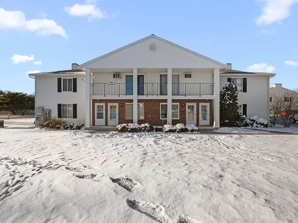 49 University Dr, Fond Du Lac, WI 54935