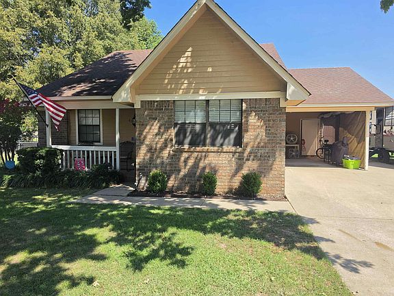 3rd image of 410 Lynn Ln