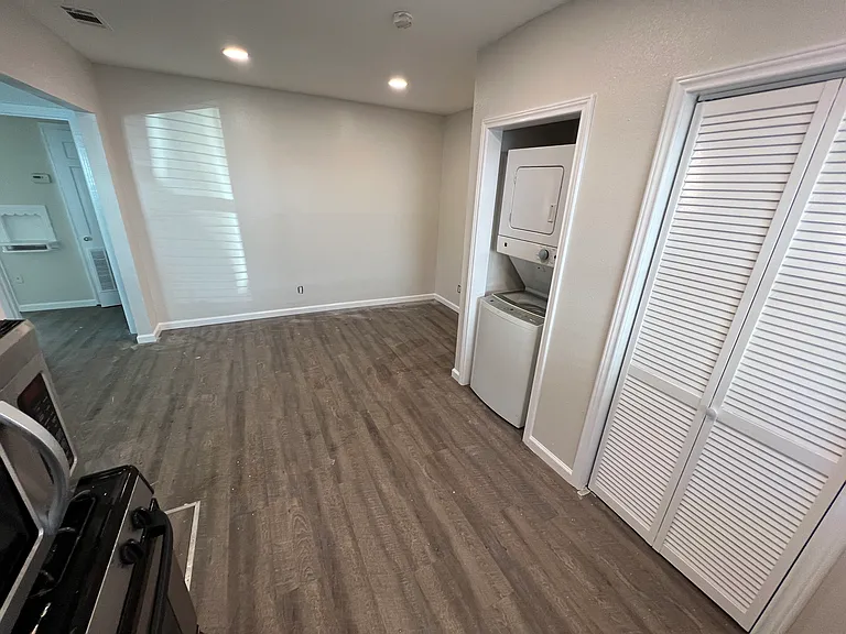 1015 Cameron Ave #1 — Photo 9