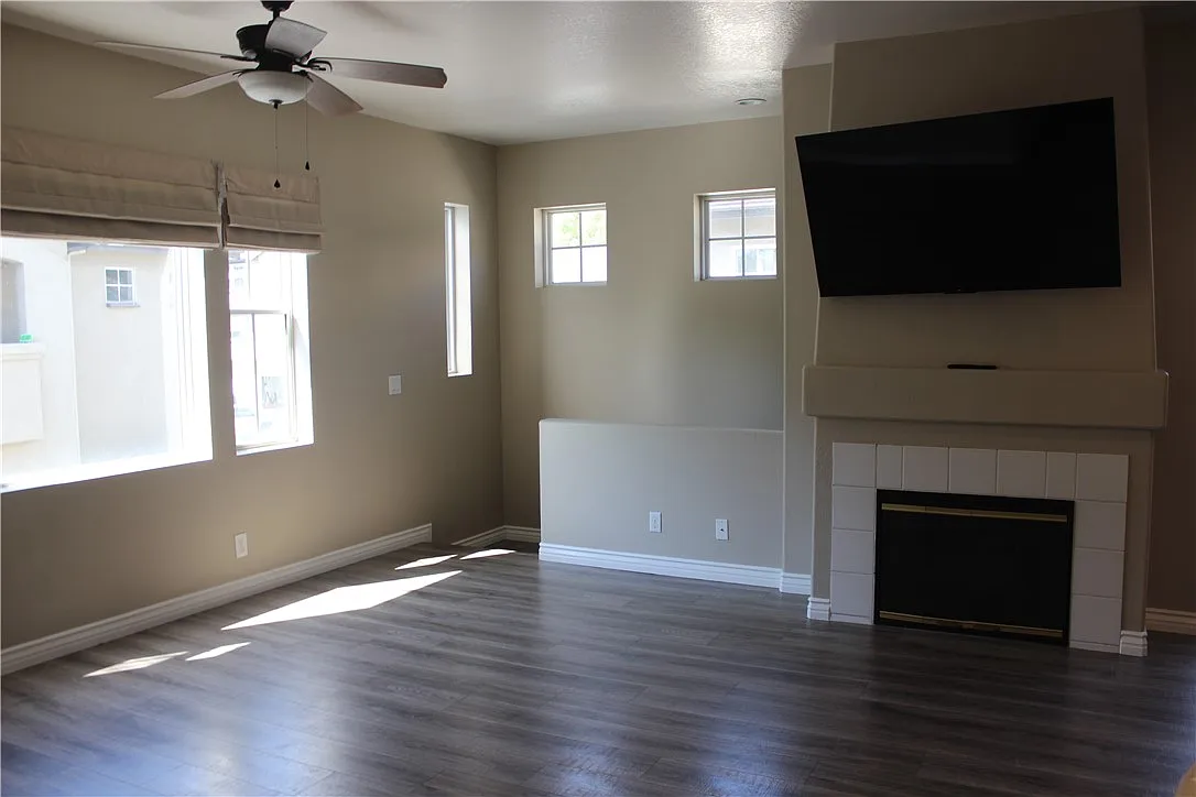 2 bed, 1.5 bath, 1089 sqft, $3,000 — Photo 3