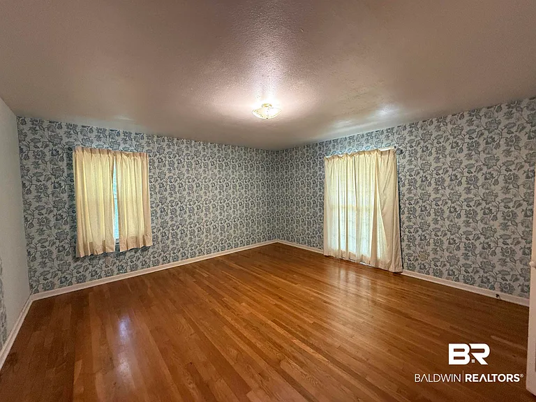 110 Patrician Dr — Photo 17