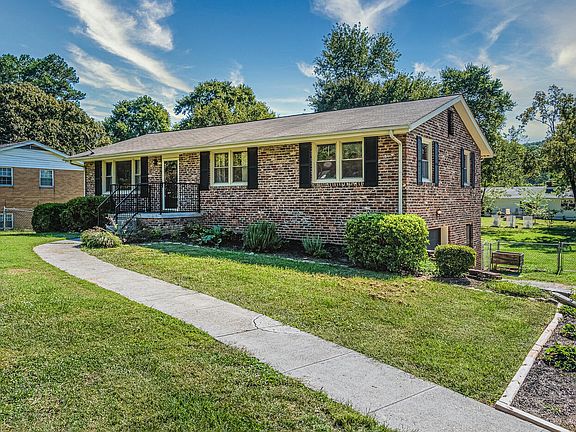 2nd image of 520 Highland View Dr