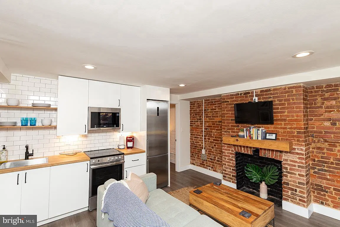 1 bed, 1.0 bath, 1116 sqft, $2,100 — Photo 3