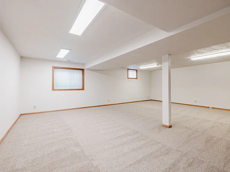 5155 S 80th St — Photo 29