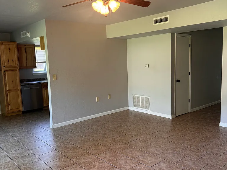 400 Christy Ct — Photo 4