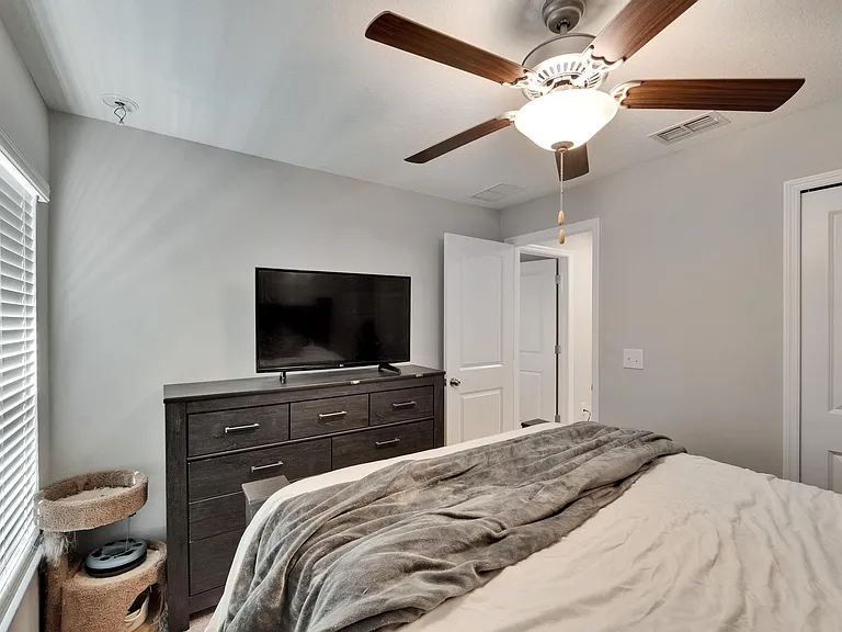 401 Royal Empress Dr — Photo 18