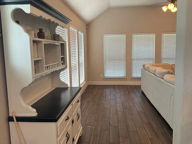 1624 Wright St — Photo 7