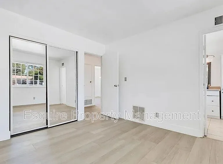 906 Granby St — Photo 15