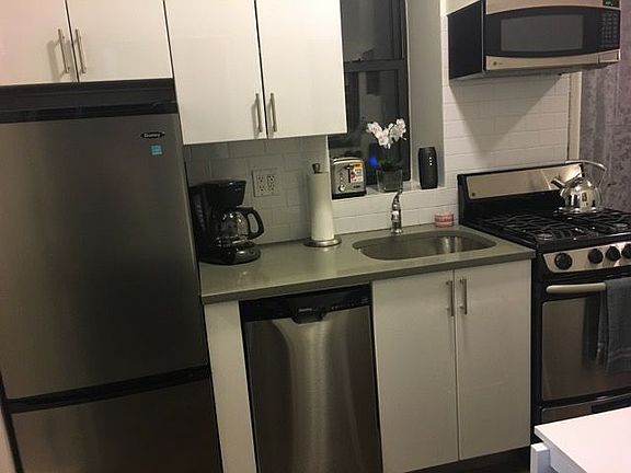 3rd image of 409 W 48th St #1
