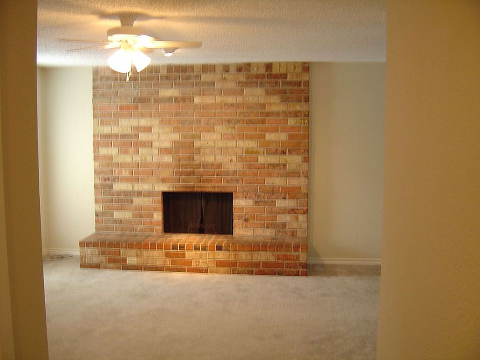 Apt B Fireplace