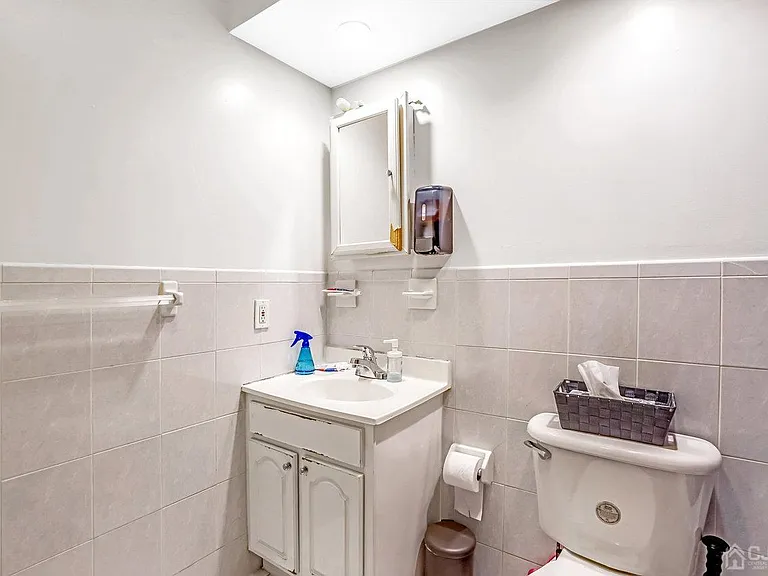 125 Elizabeth Ave — Photo 12