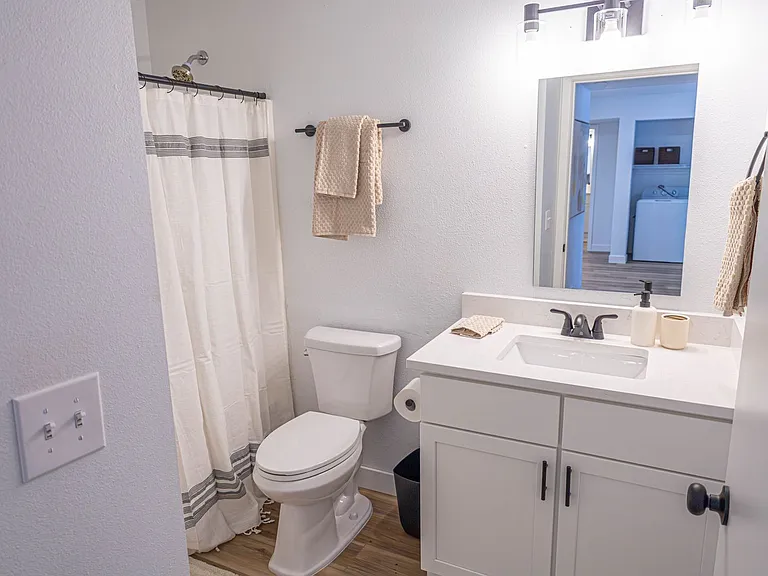Elevate Apartments at Hawkeye - Student Housing — Photo 22