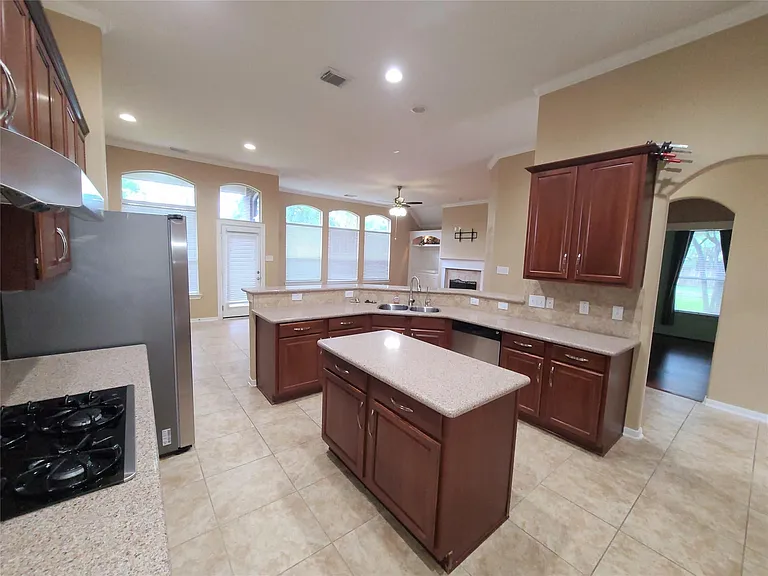 7015 Pinefern Ln — Photo 3