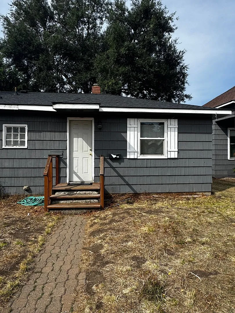 1-Bedroom Near Downtown — Photo 1
