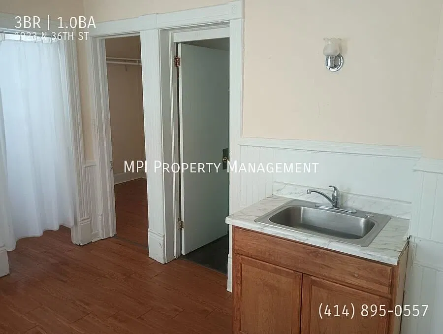 1923 N 36th Street 4BR Upper — Photo 2