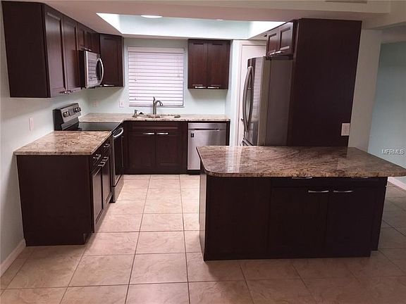 3rd image of 711 Barber Cir